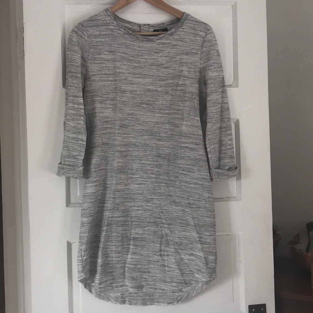 Gray knee length dress, nice texture, fitted